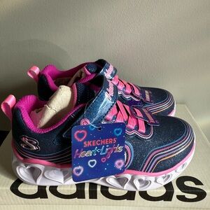 Skechers girls‎ Kids' Heart Lights Sneakers -light up 11